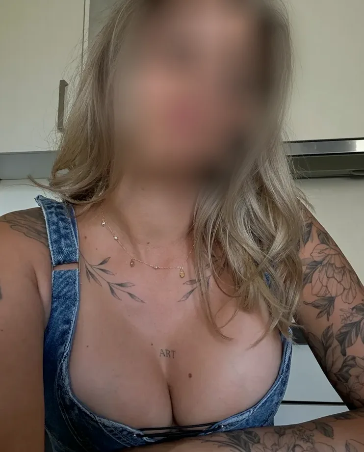 Lauren, 31