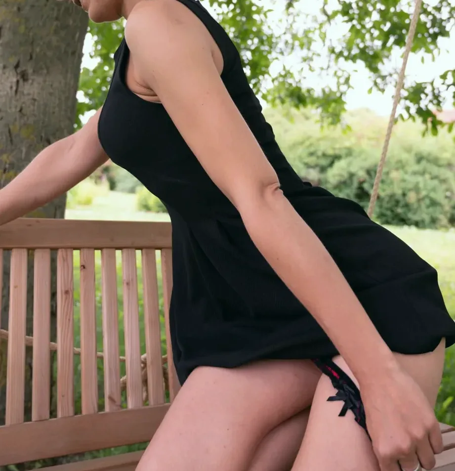 Sabine, 37