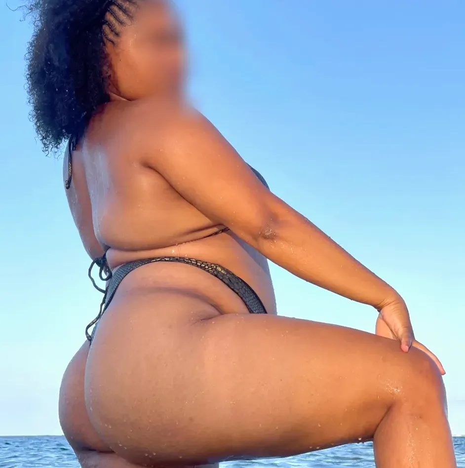 Sandra, 29